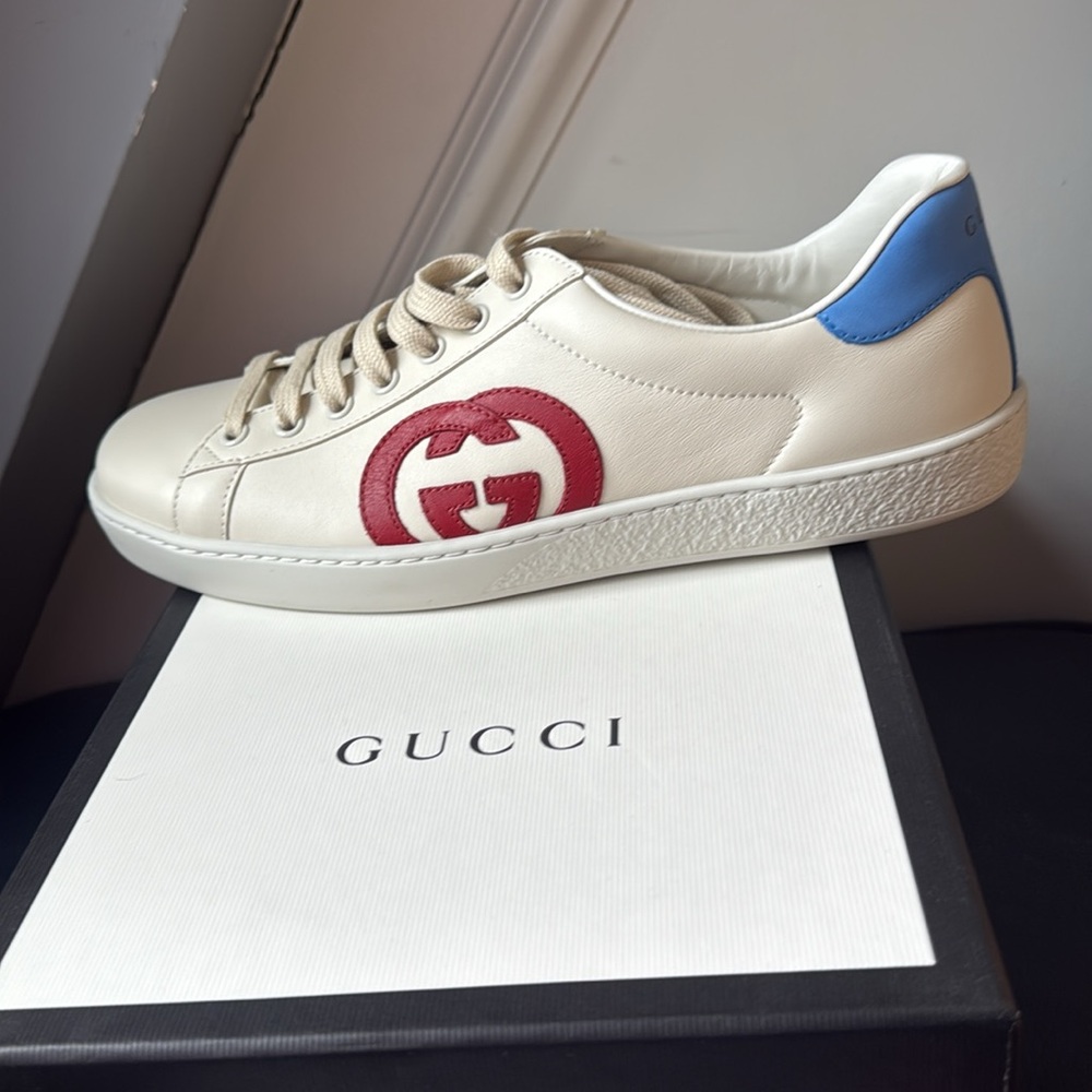 GUCCI SIZE 7.5 new w box